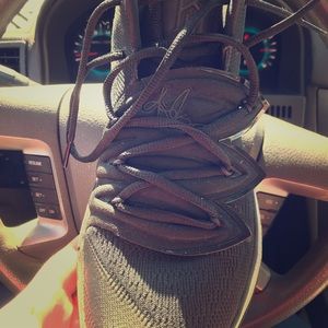 Size 10 men’s KD Basketball shoes